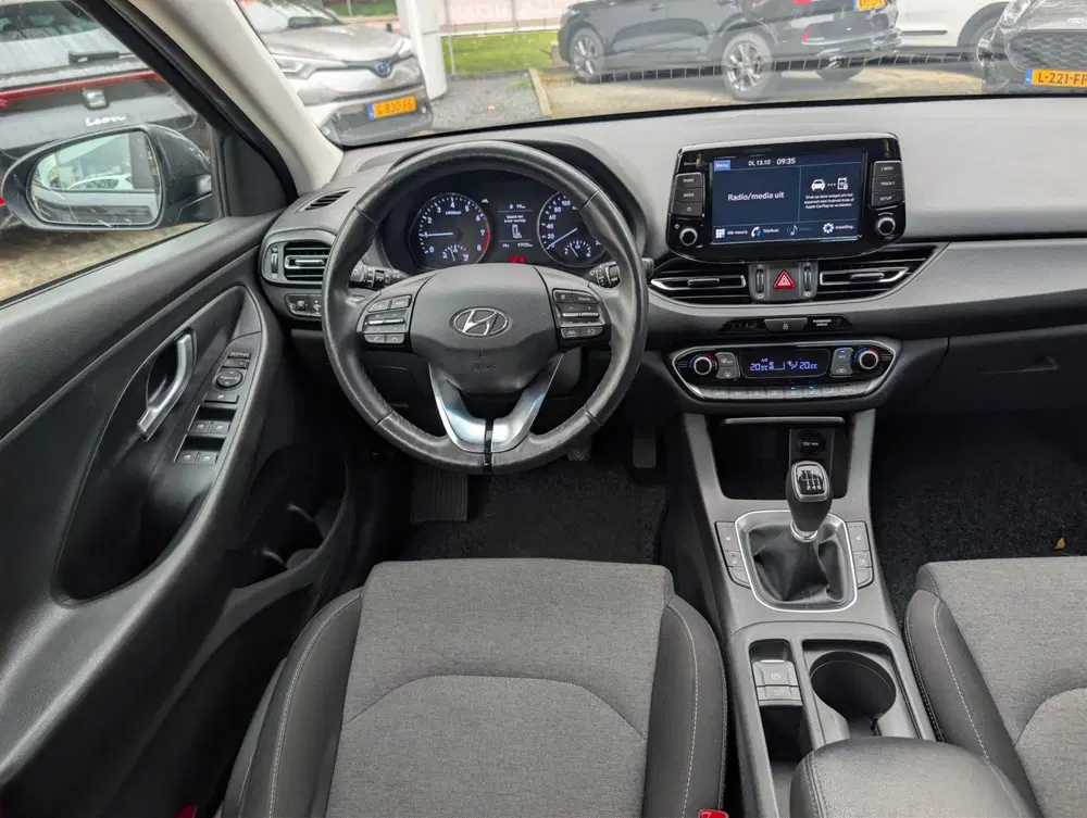 Hyundai i30 1.0 T-GDi MHEV Comfort Achteruitrijcamera uit 2022, foto 11