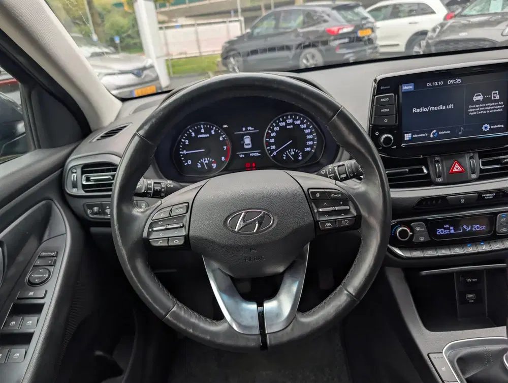 Hyundai i30 1.0 T-GDi MHEV Comfort Achteruitrijcamera uit 2022, foto 12