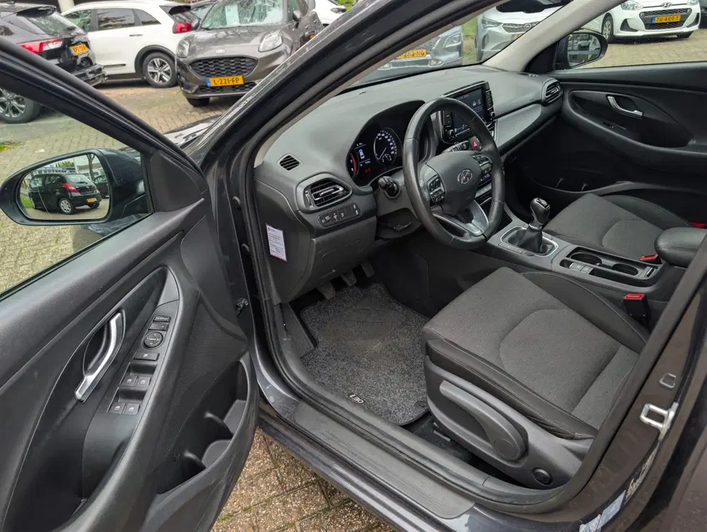Hyundai i30 1.0 T-GDi MHEV Comfort Achteruitrijcamera uit 2022, foto 9