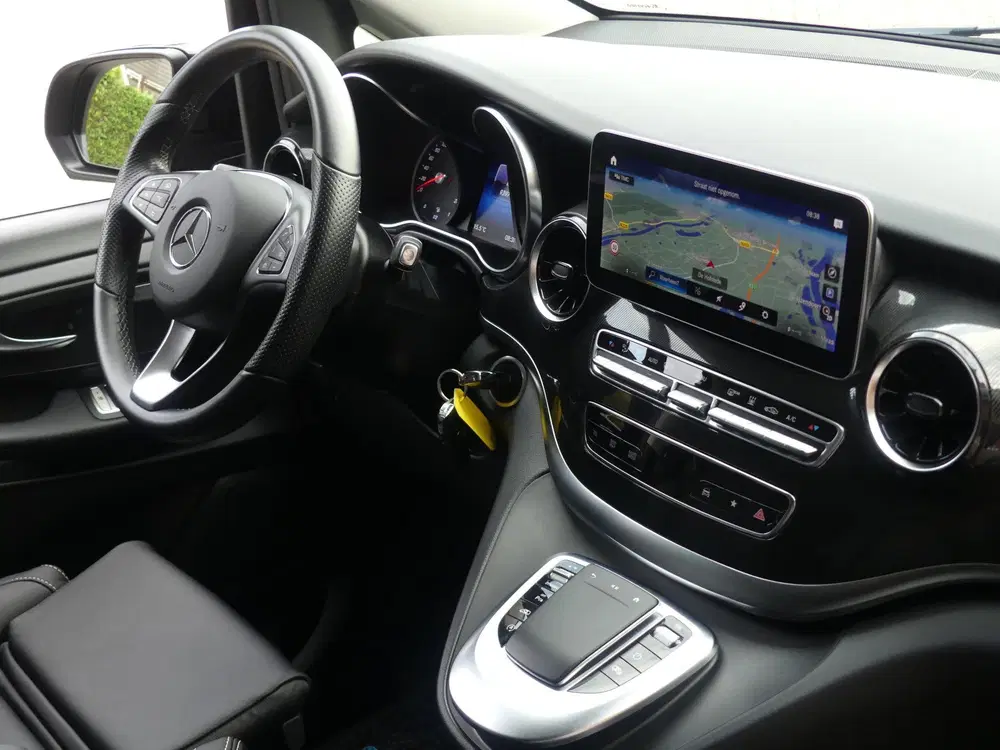 Mercedes-Benz V-Klasse 300d Lang Dubbel Cabine LED uit 2023, foto 2