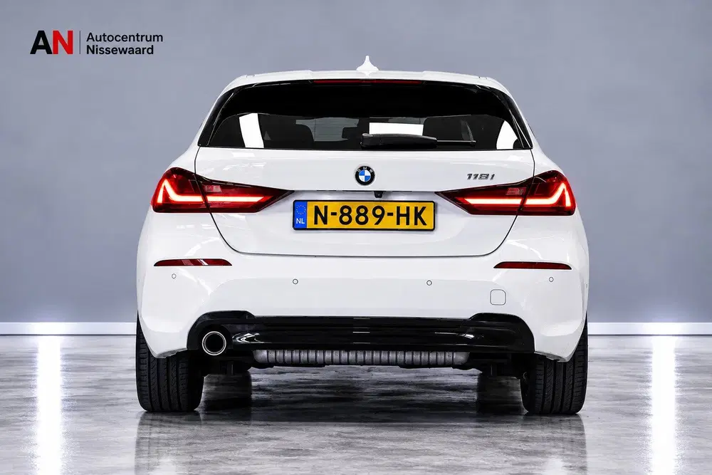 BMW 1-serie 118i Sport Business uit 2021, foto 13