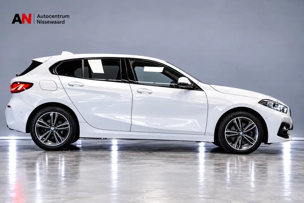 BMW 1-serie 118i Sport Business uit 2021, foto 6