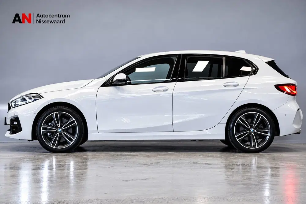 BMW 1-serie 118i Sport Business uit 2021, foto 7
