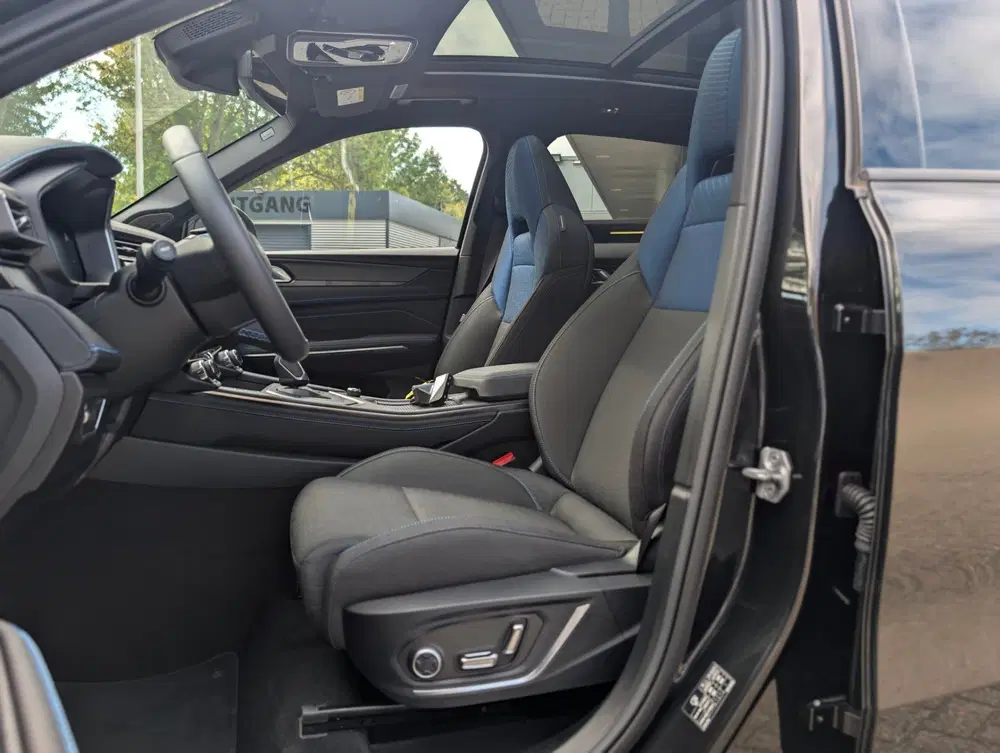Lynk & Co 01 1.5 BLACK PACK PANO uit 2023, foto 10