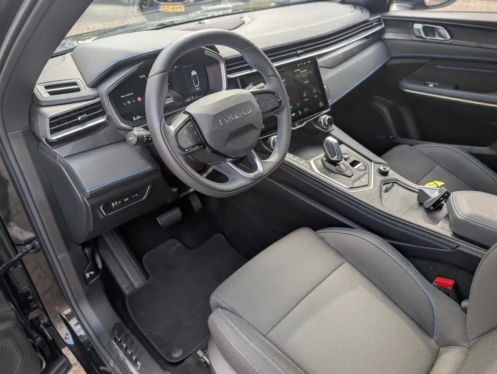 Lynk & Co 01 1.5 BLACK PACK PANO uit 2023, foto 13