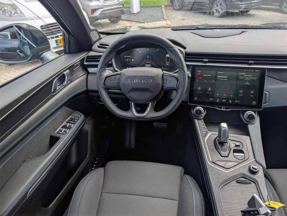 Lynk & Co 01 1.5 BLACK PACK PANO uit 2023, foto 14