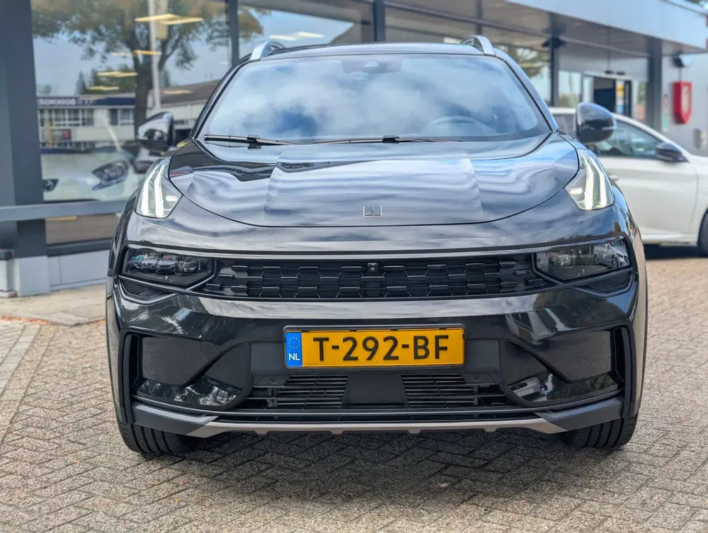 Lynk & Co 01 1.5 BLACK PACK PANO uit 2023, foto 2