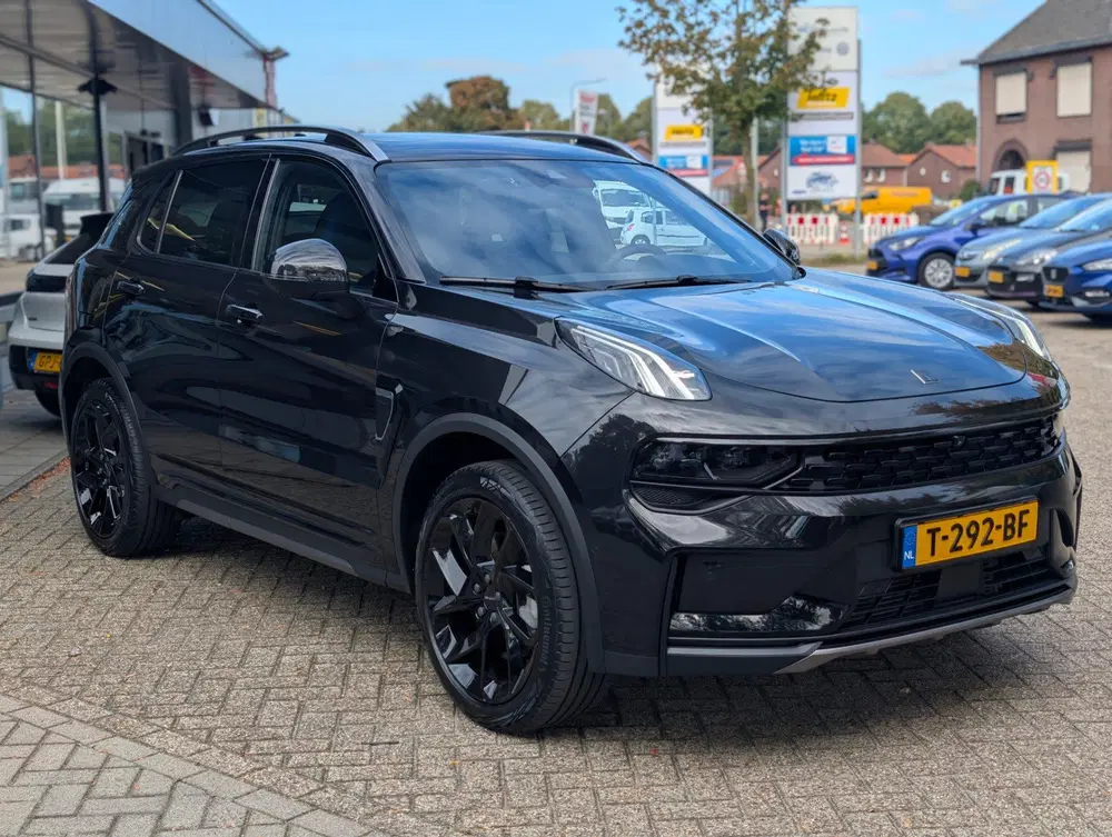 Lynk & Co 01 1.5 BLACK PACK PANO uit 2023, foto 3
