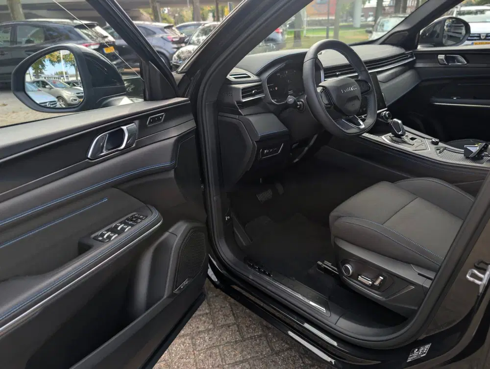 Lynk & Co 01 1.5 BLACK PACK PANO uit 2023, foto 9