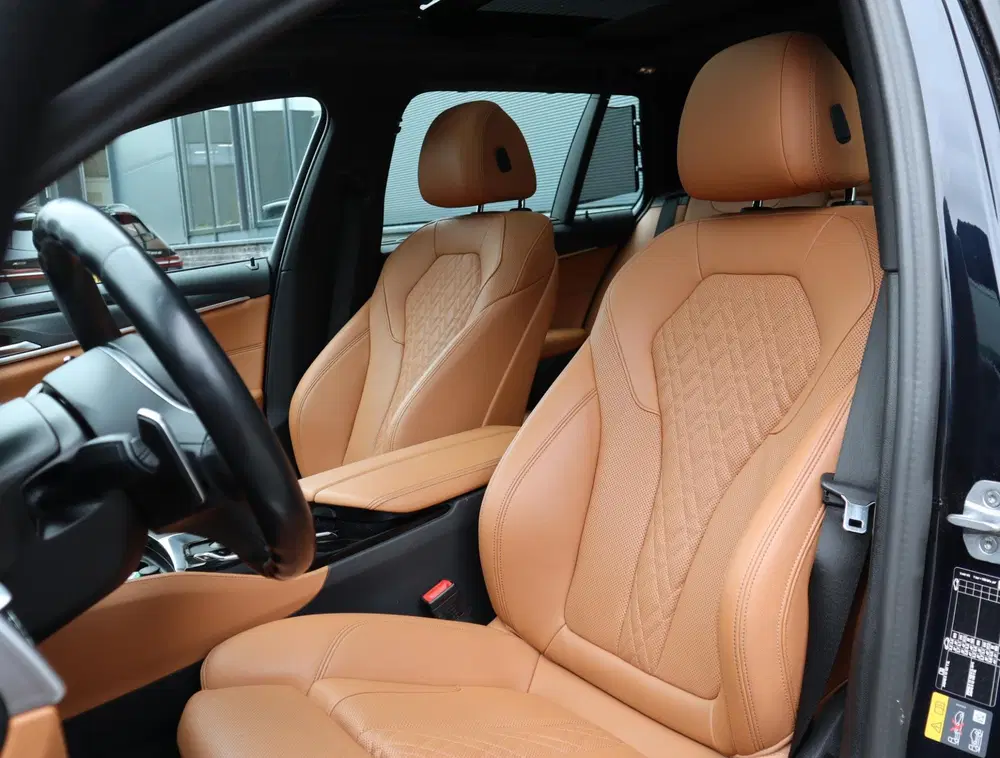 BMW 5-serie 530e M Sport uit 2023, foto 12