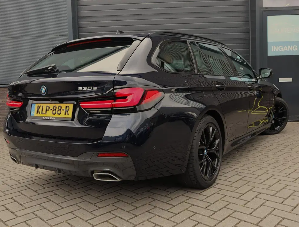 BMW 5-serie 530e M Sport uit 2023, foto 2