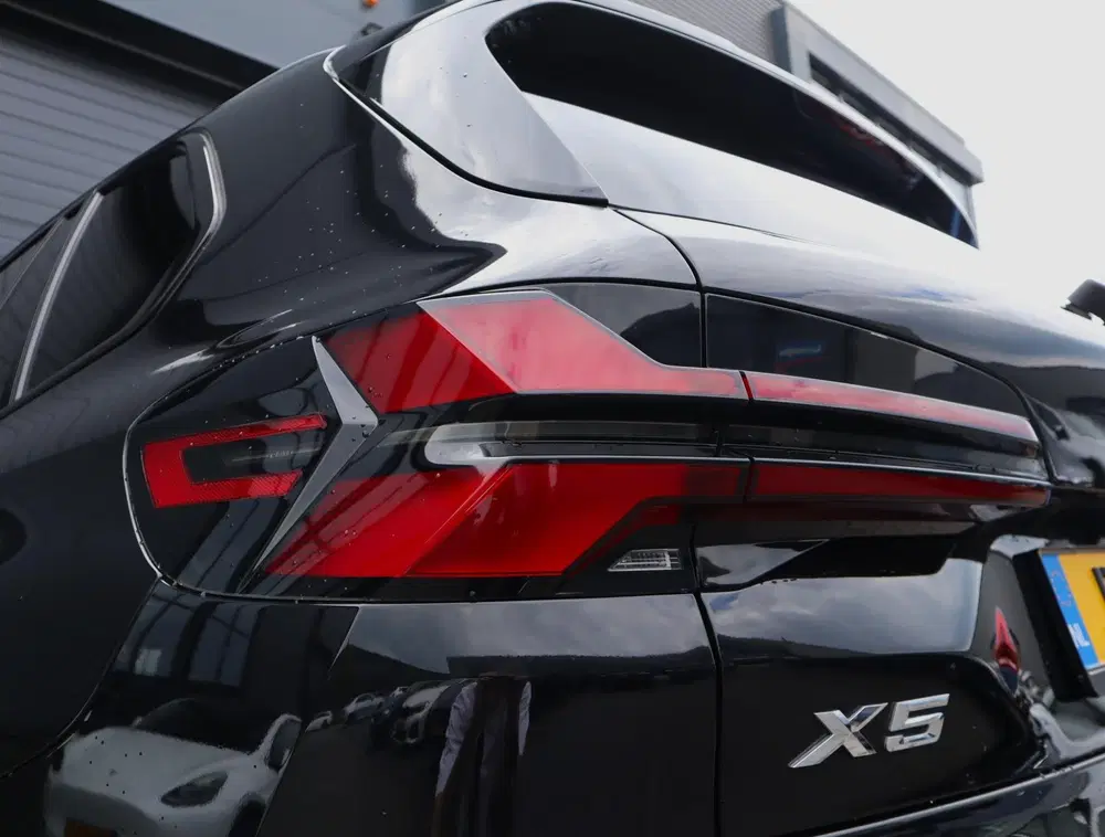 BMW X5 xDrive50e M-sport uit 2023, foto 7