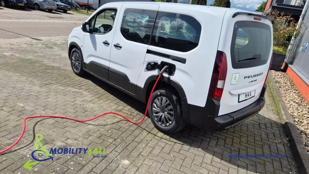 Peugeot Rifter NIEUWE Elektrische Rolstoelauto uit 2026, foto 4