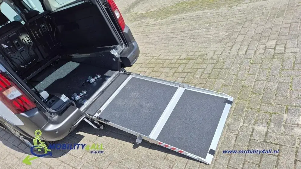 Peugeot Rifter NIEUWE Elektrische Rolstoelauto uit 2026, foto 5