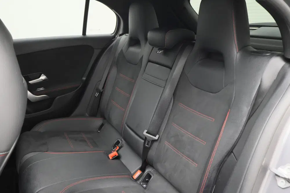 Mercedes-Benz A-Klasse 180 Business Solution AMG Panoramadak uit 2021, foto 13