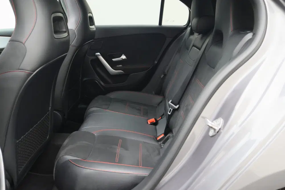 Mercedes-Benz A-Klasse 180 Business Solution AMG Panoramadak uit 2021, foto 14