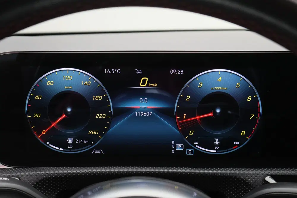 Mercedes-Benz A-Klasse 180 Business Solution AMG Panoramadak uit 2021, foto 4