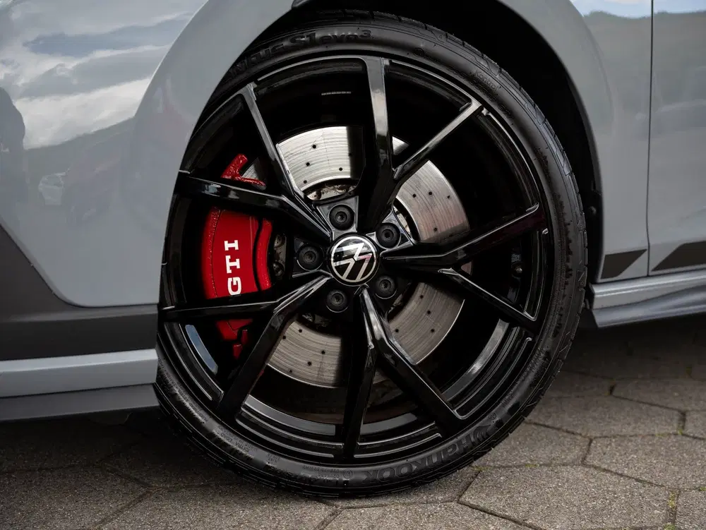 Volkswagen Golf 2.0 TSI GTI CLUBSPORT Akra Pano 27-2-2028 uit 2023, foto 6