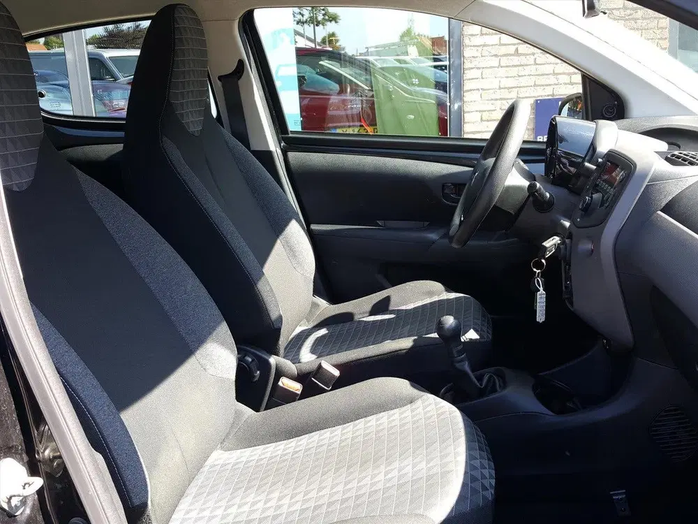 Peugeot 108 1.0 e-VTi 72pk 5D Active AIRCO uit 2021, foto 11