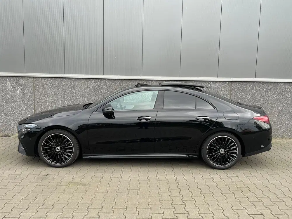 Mercedes-Benz CLA 200 AMG uit 2024, foto 3