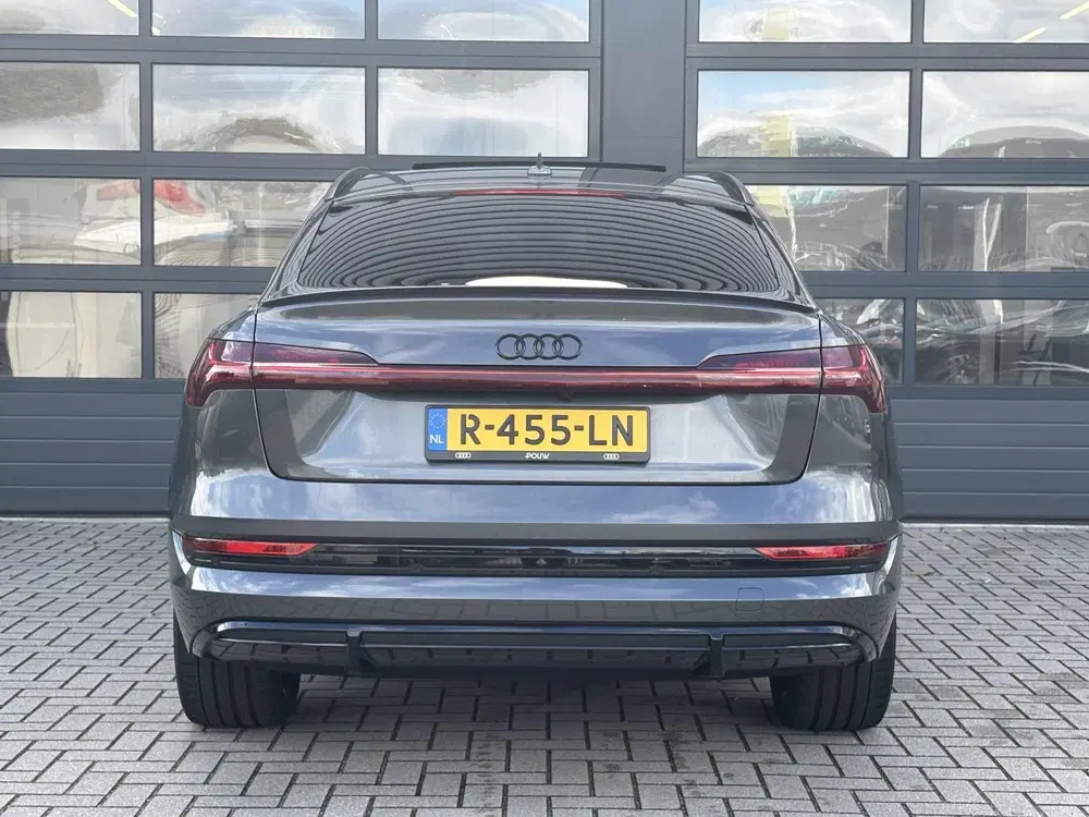 Audi e-tron 55 408pk quattro S edition 95 kWh uit 2021, foto 12