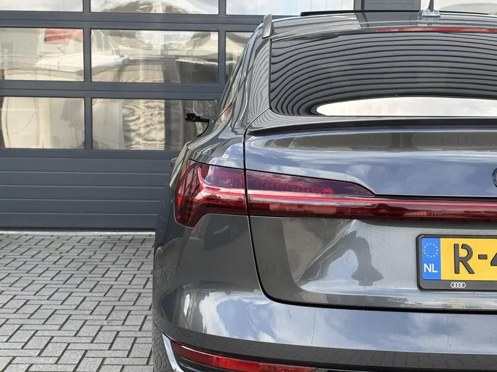 Audi e-tron 55 408pk quattro S edition 95 kWh uit 2021, foto 13