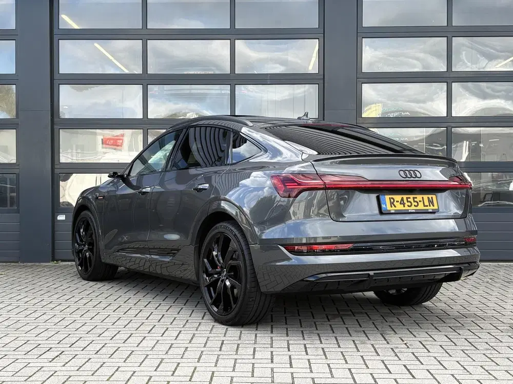 Audi e-tron 55 408pk quattro S edition 95 kWh uit 2021, foto 14