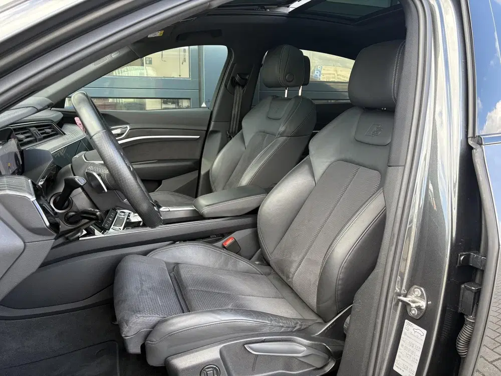 Audi e-tron 55 408pk quattro S edition 95 kWh uit 2021, foto 4