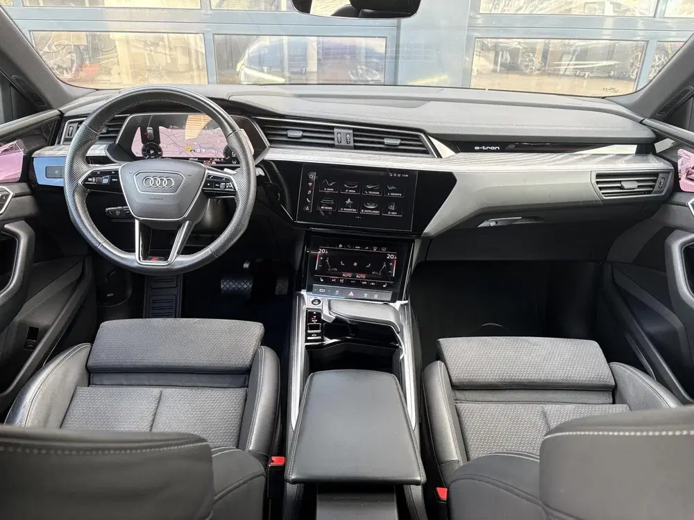 Audi e-tron 55 408pk quattro S edition 95 kWh uit 2021, foto 5