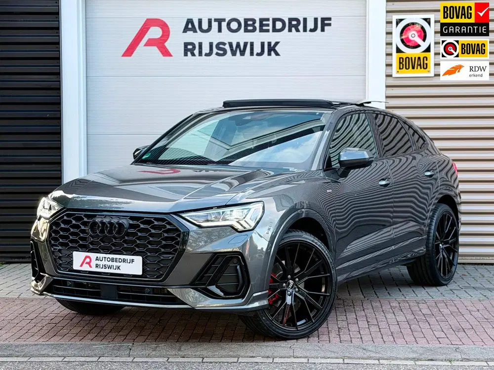 Audi Q3 35 TFSI S Edition Competition Pano uit 2024