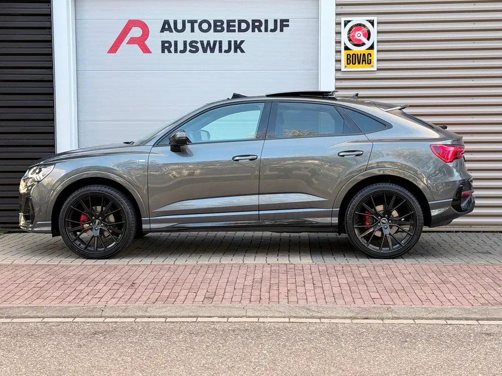 Audi Q3 35 TFSI S Edition Competition Pano uit 2024, foto 2