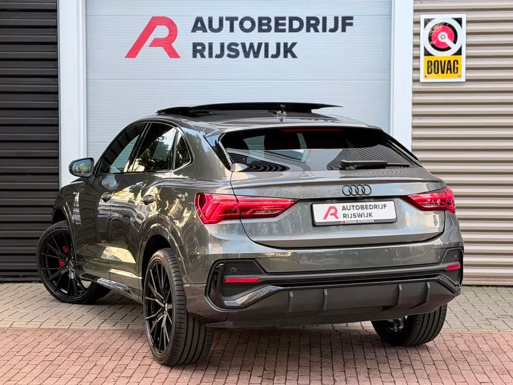 Audi Q3 35 TFSI S Edition Competition Pano uit 2024, foto 3