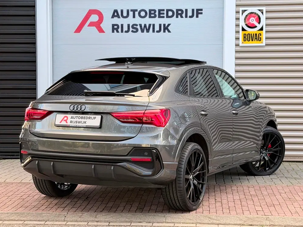 Audi Q3 35 TFSI S Edition Competition Pano uit 2024, foto 4