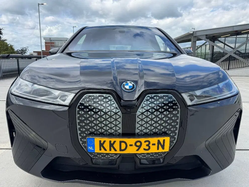 BMW iX Xdrive50 524pk uit 2022, foto 2