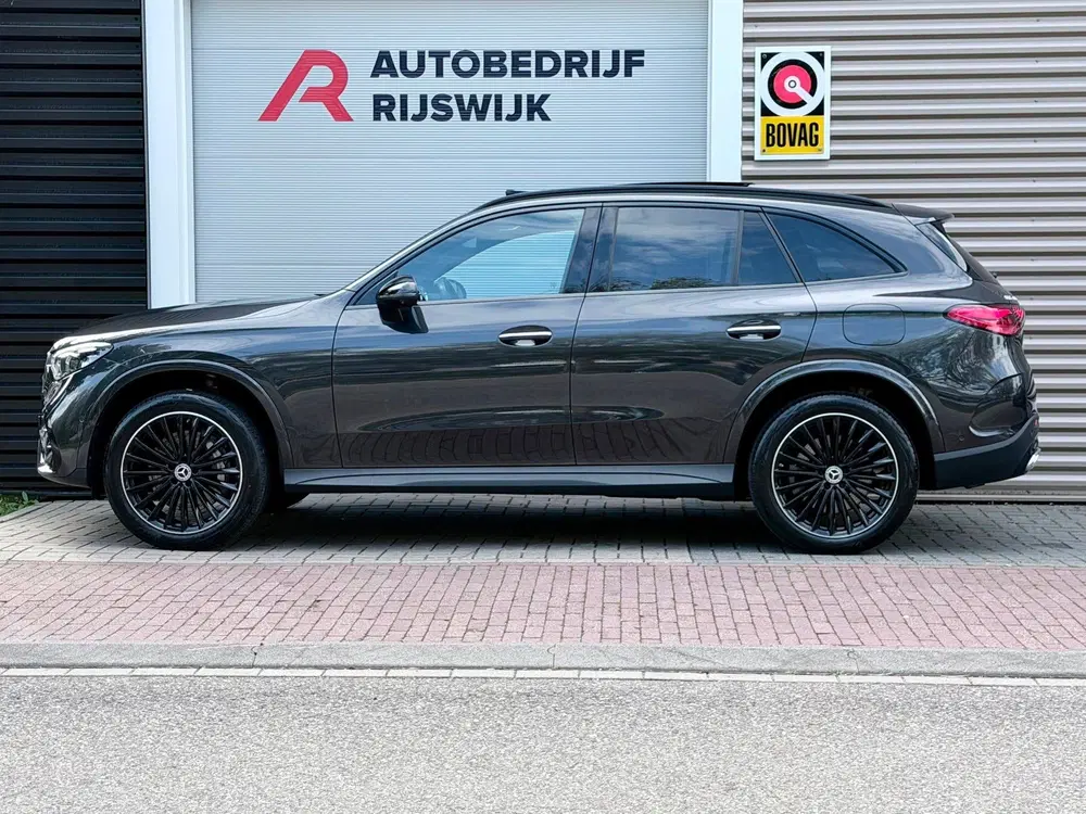 Mercedes-Benz GLC 400e 4MATIC AMG Pano uit 2023, foto 2