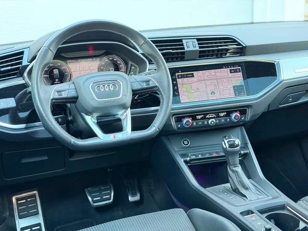 Audi Q3 45 TFSI e S Edition Pano uit 2023, foto 12