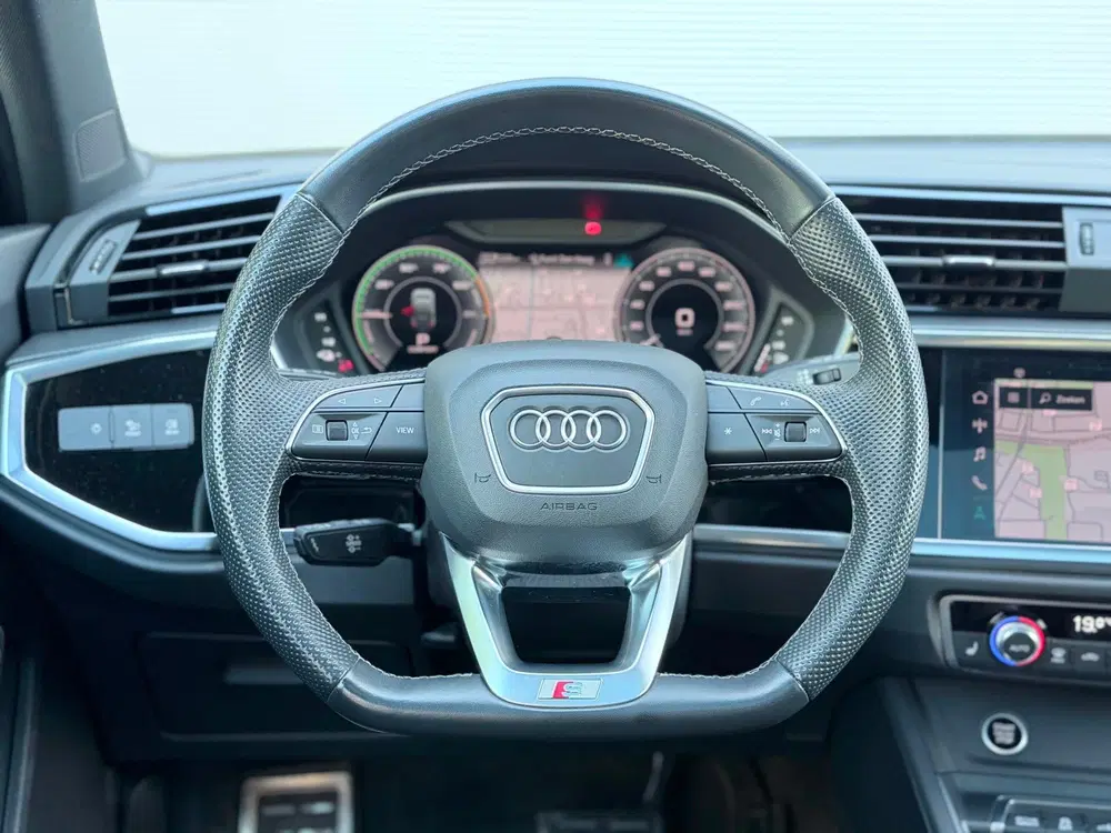 Audi Q3 45 TFSI e S Edition Pano uit 2023, foto 13