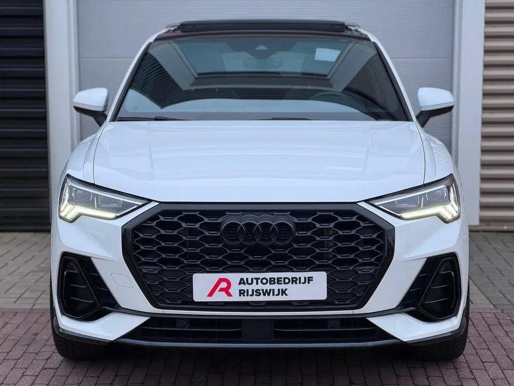 Audi Q3 45 TFSI e S Edition Pano uit 2023, foto 7