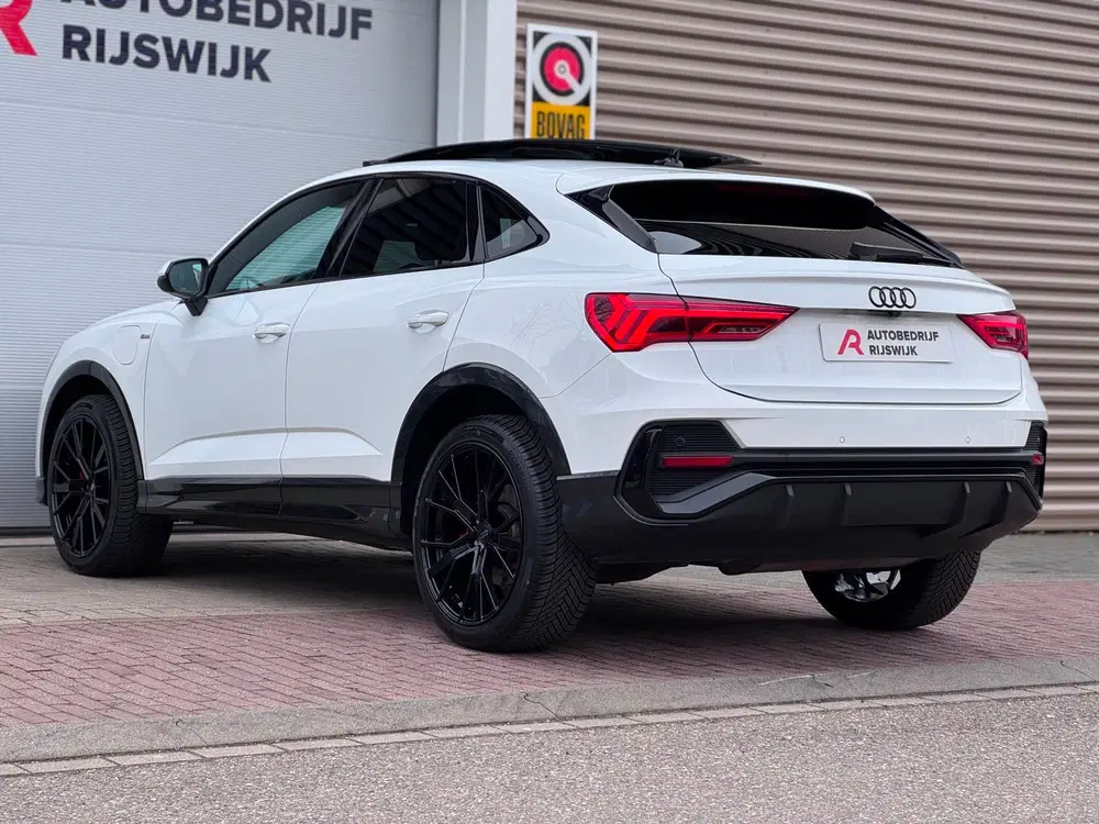 Audi Q3 45 TFSI e S Edition Pano uit 2023, foto 8