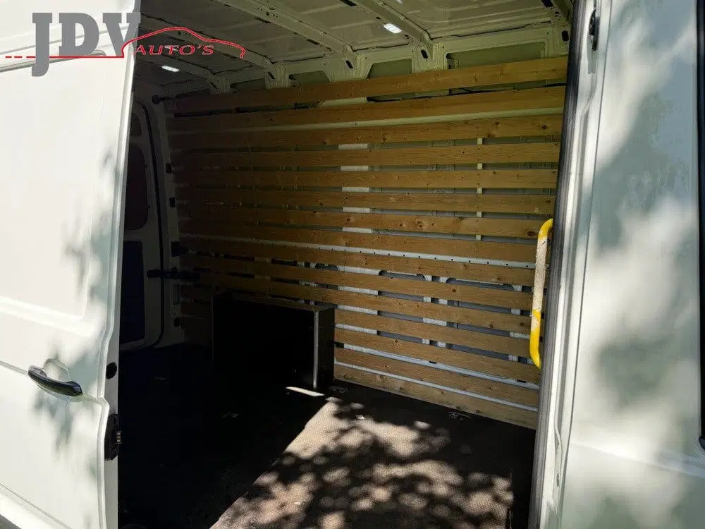 Volkswagen Crafter 35 2.0 TDI L3H3DCCo EURO 6 vanaf €355 p uit 2020, foto 11