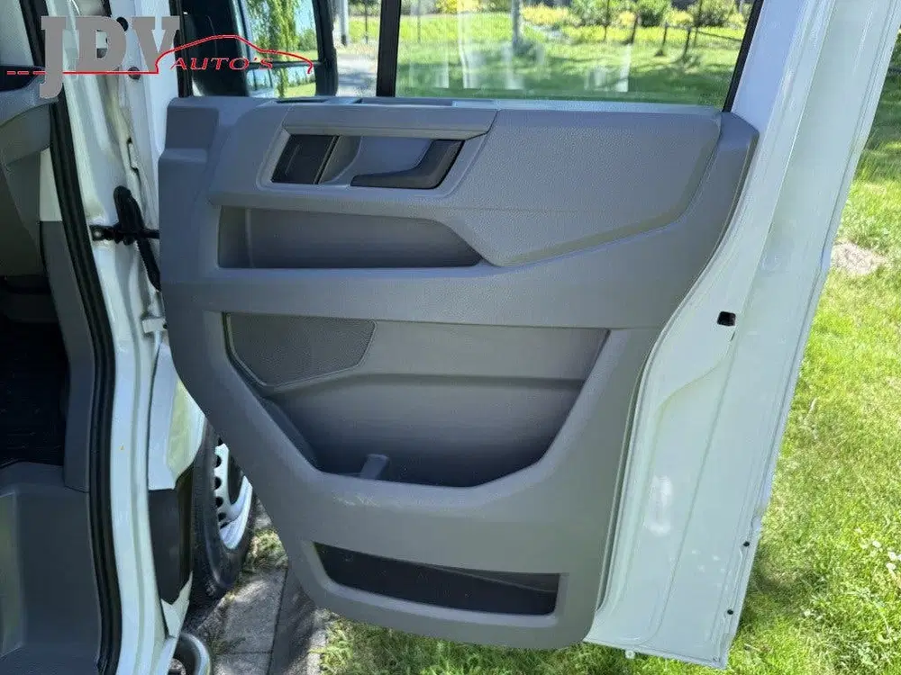 Volkswagen Crafter 35 2.0 TDI L3H3DCCo EURO 6 vanaf €355 p uit 2020, foto 8