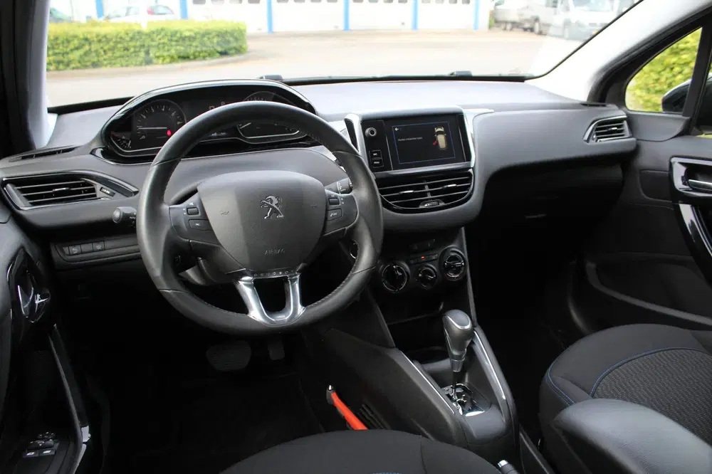 Peugeot 208 1.2 PureTech Signature uit 2019, foto 11