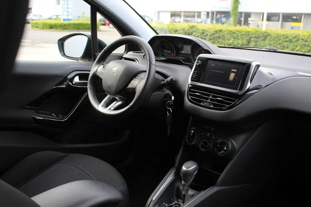 Peugeot 208 1.2 PureTech Signature uit 2019, foto 12