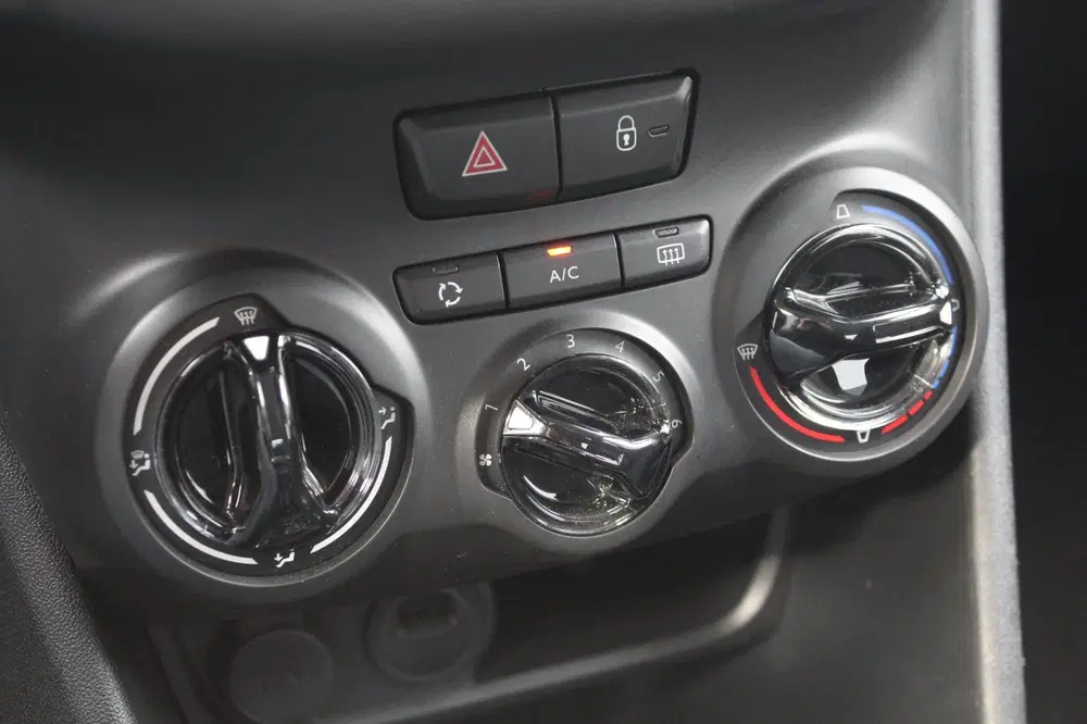 Peugeot 208 1.2 PureTech Signature uit 2019, foto 15