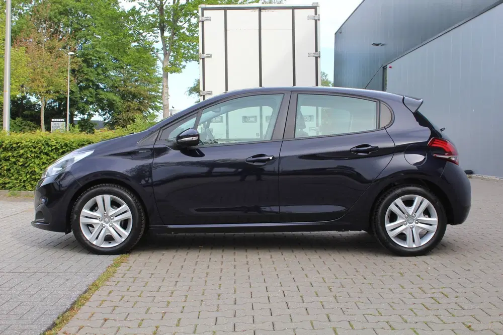 Peugeot 208 1.2 PureTech Signature uit 2019, foto 3