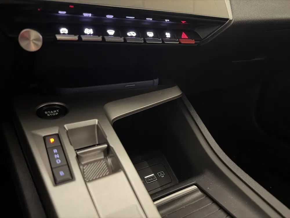 Peugeot 308 1.6 Plug-in Hybrid 195 Allure uit 2026, foto 12
