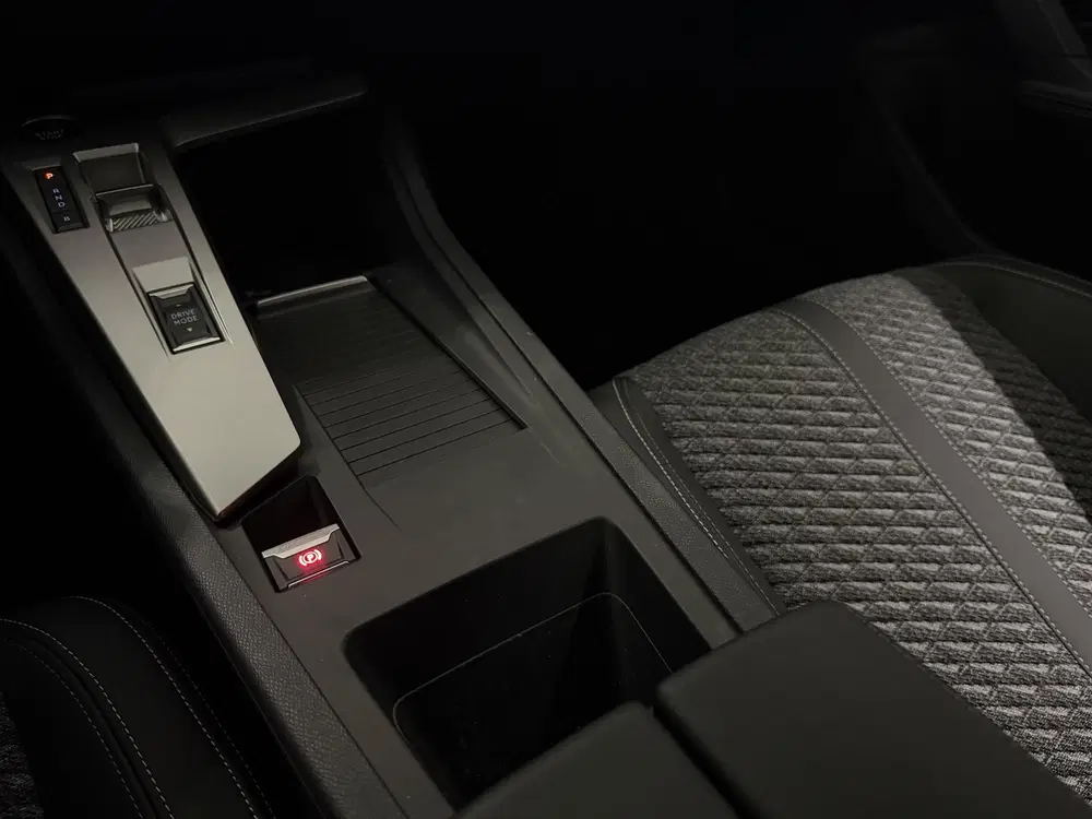 Peugeot 308 1.6 Plug-in Hybrid 195 Allure uit 2026, foto 13