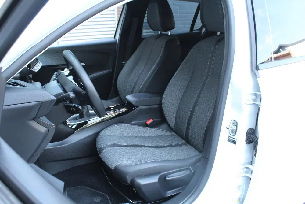 Peugeot 208 1.2 PureTech 101pk Allure NL-Auto NAP uit 2024, foto 9