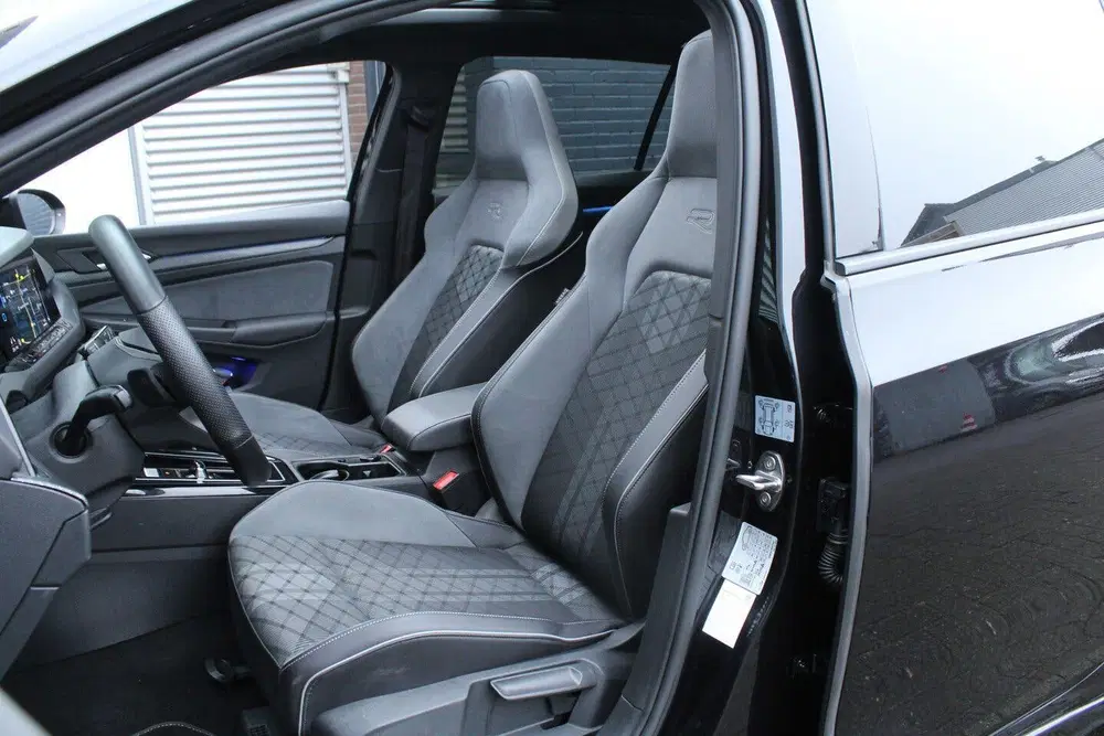 Volkswagen Golf 1.5 eTSI 150pk R-Line DSG7 Panoramad uit 2023, foto 11