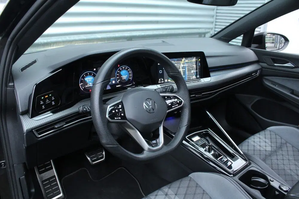 Volkswagen Golf 1.5 eTSI 150pk R-Line DSG7 Panoramad uit 2023, foto 12